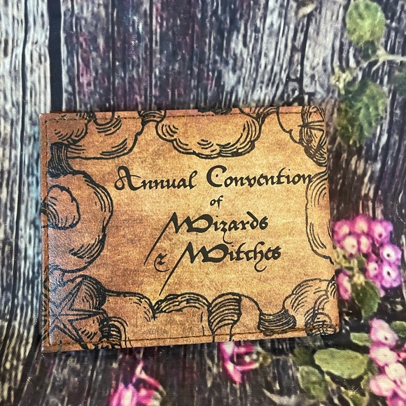 Wizarding World of Harry Potter "Muggledom Mysterium" Wallet Bi-Fold - Picture 11 of 11